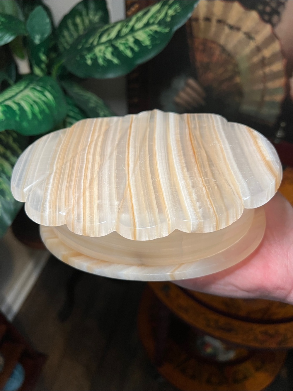 Vintage Clam Shell Shaped Onyx Alabaster Marble Trinket Jewelry Box Hinged Lid